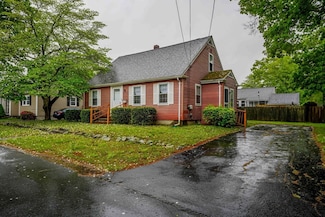 58 Huntington Ave, North Dartmouth, MA 02747