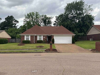 5545 April Forest Dr, Memphis, TN 38141