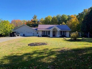 44 High St, Moira, NY 12957