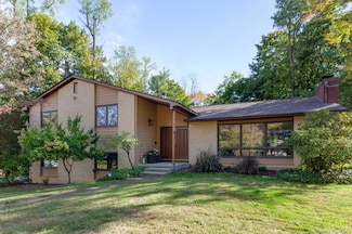 14 Old English Way, Wappingers Falls, NY 12590