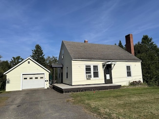 38 Chandler St, Houlton, ME 04730