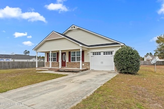 503 Hester Ct, Richlands, NC 28574