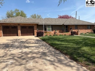 2606 Westminster Dr, Hutchinson, KS 67502