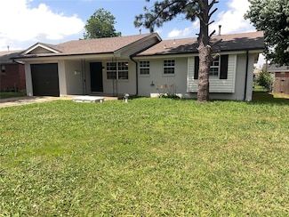 865 NW 14th St, Moore, OK 73160