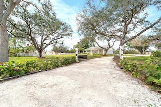 724 Bayshore Dr, Terra Ceia, FL 34250