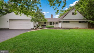 57 Spicebush Rd, Levittown, PA 19056