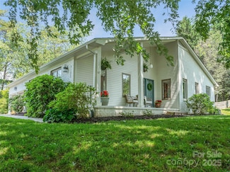 5 Lowry Ln, Weaverville, NC 28787