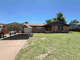 208 E Tower Ave, Perry, OK 73077