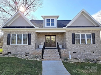 496 19th Avenue Cir NW, Hickory, NC 28601