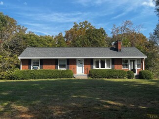 1089 Howell Ridge Ln, Vinton, VA 24179