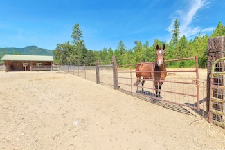 13615 Water Gap Rd, Williams, OR 97544