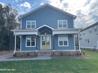 476 Yadkin Rd, Southern Pines, NC 28387