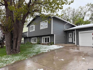 708 Fairway Dr, Gillette, WY 82718