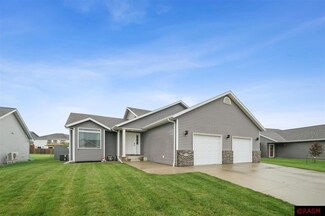 122 Hawk Ave, Eagle Lake, MN 56024