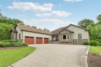 14355 Bridle Ln, Newbury, OH 44065
