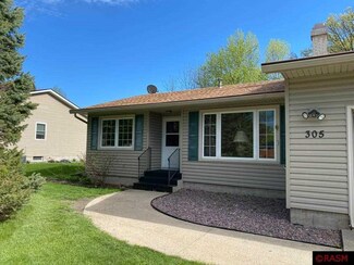 305 12th Ave NW, Waseca, MN 56093