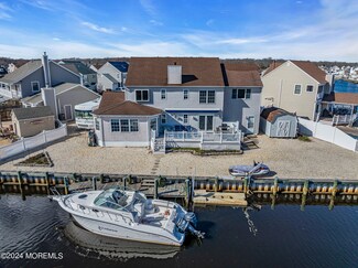 99 Wind Jammer Ct, Bayville, NJ 08721