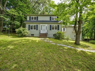 19 Greenwood Ave, Dover, NJ 07801