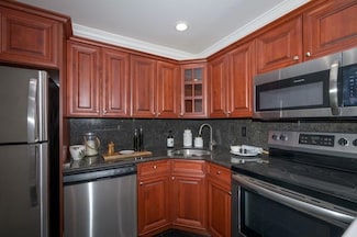 136 Easy St Unit 136E, West Sayville, NY 11796