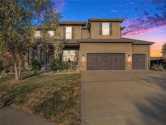 1106 Foxshire Cir, Raymore, MO 64083