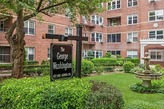 67-66 108th St Unit D5, Forest Hills, NY 11375