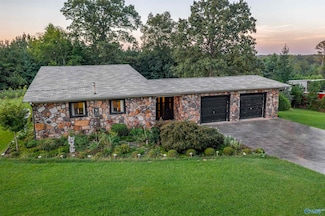 495 Bluebird Ln, Gadsden, AL 35903