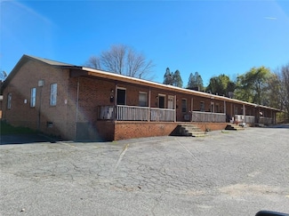 2746 E Sprague St, Winston-Salem, NC 27107