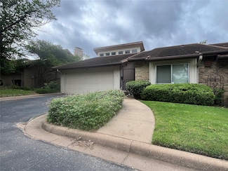 5718 Meadow Wood Ln, Fort Worth, TX 76112