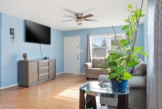 818 Thames Dr, Hampton, VA 23666