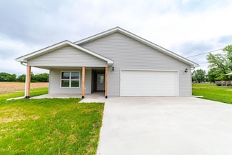 97 Guthrie St, Clark, MO 65243