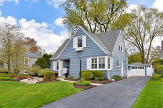 303 S Summit St, Wheaton, IL 60187