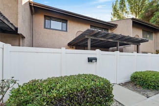 2278 Loma Alta Dr Unit 8, Fullerton, CA 92833