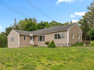 51 Saint John Rd, Jewett City, CT 06351