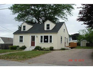 4 Gerald St, West Warwick, RI 02893