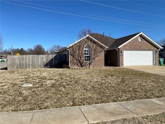 770 Dogwood St, Centerton, AR 72719