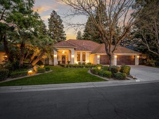 810 E Country View Cir, Fresno, CA 93730