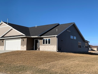 2834 Meadowview Ln NE, Owatonna, MN 55060