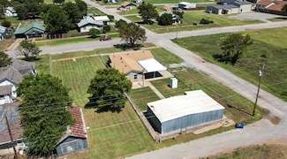 829 S Washington St, Hobart, OK 73651