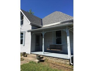 402 S High St, Versailles, IN 47042