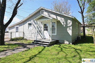 402 Michna St, Seguin, TX 78155