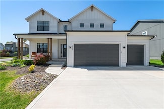 1505 SW Georgetown Dr, Lee's Summit, MO 64082