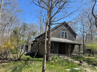 4 Rock Pond Rd, Vineyard Haven, MA 02568