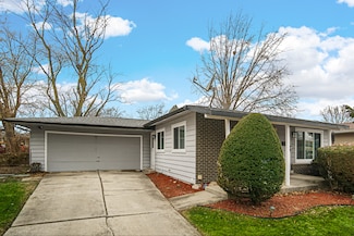 444 N Pleasant Dr, Glenwood, IL 60425