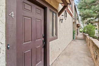 5321 Colodny Dr Unit 4, Agoura Hills, CA 91301