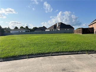 106 Wisteria Ct, Belle Chasse, LA 70037