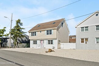 141 Trenton Ave, Lavallette, NJ 08735