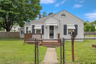 132 West St, West Warwick, RI 02893