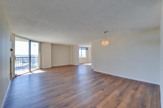 1332 Harmon Cove Tower Unit 1332, Secaucus, NJ 07094