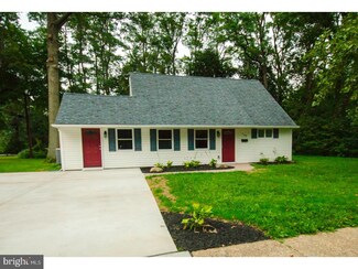 198 Plumbridge Dr, Levittown, PA 19056