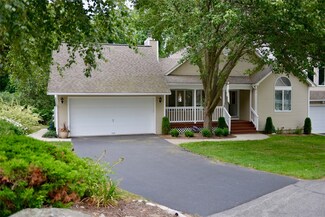 190 River Farms Dr, West Warwick, RI 02893